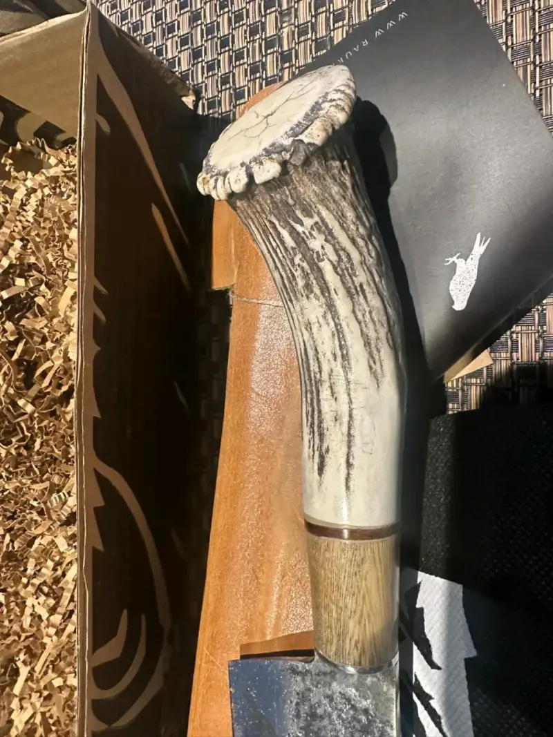 Cuchillo artesanal con mango de asta de ciervo - 1