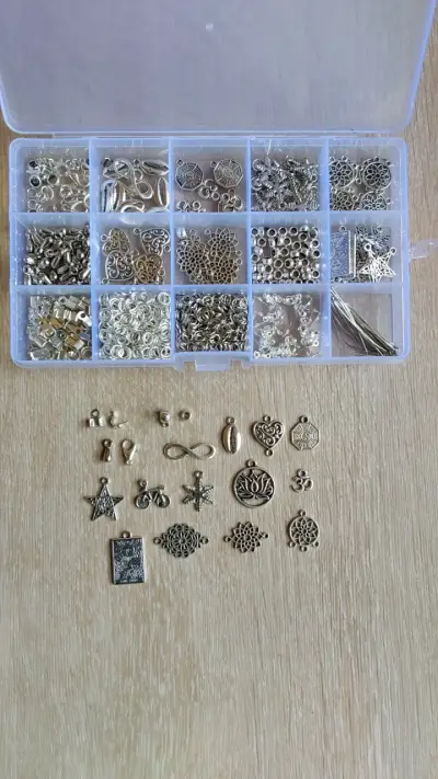 Set de accesorios bisutería (fantasía plateada) - miniatura 2