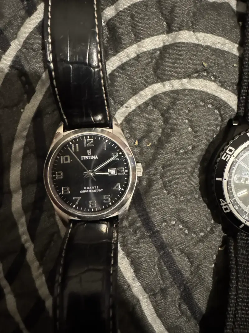 Reloj Festina negro con correa de cuero