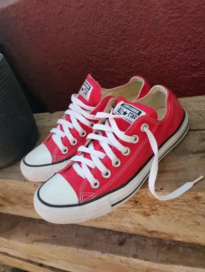 Zapatillas rojas Converse All Star - miniatura 1