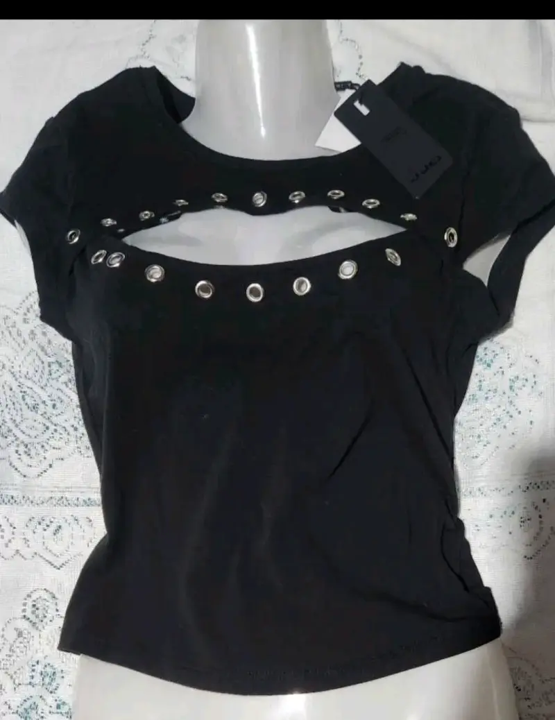 Polera nueva JJO negra con ojetillos - 2