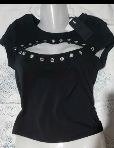 Polera nueva JJO negra con ojetillos - miniatura 2
