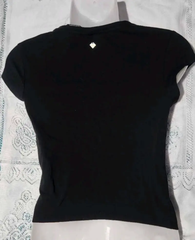 Polera nueva JJO negra con ojetillos - 5