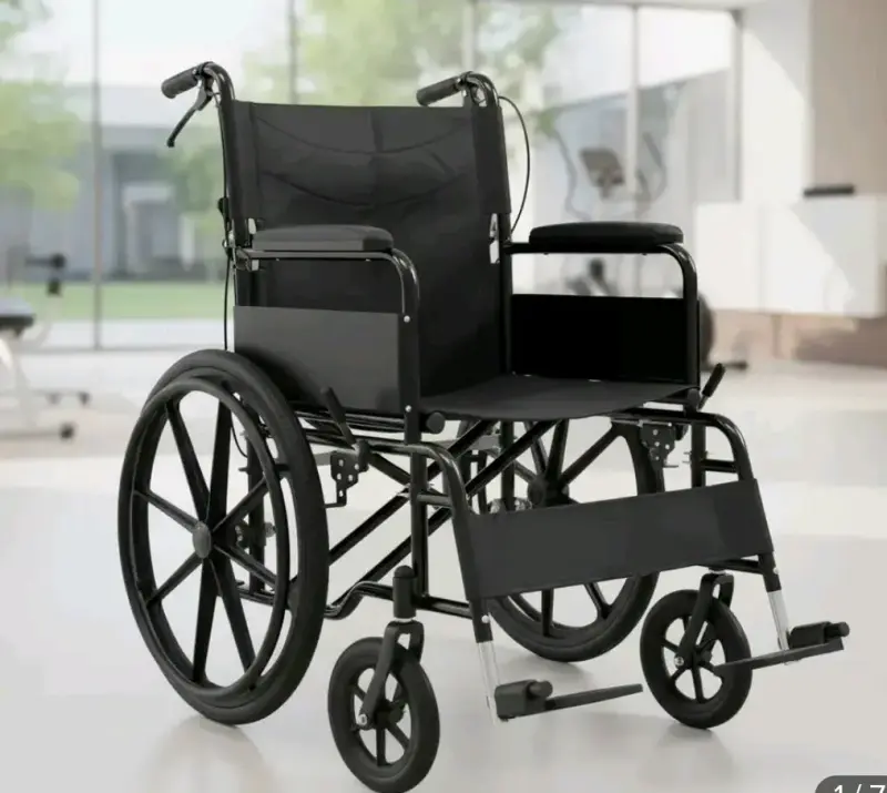 Silla de ruedas plegable negra