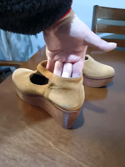 Zapatos plataformas gamuza marrón - miniatura 1
