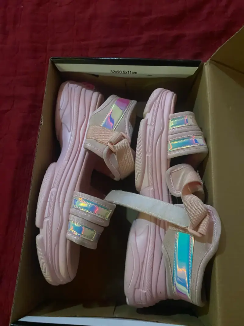 Sandalias rosas con brillo - 1