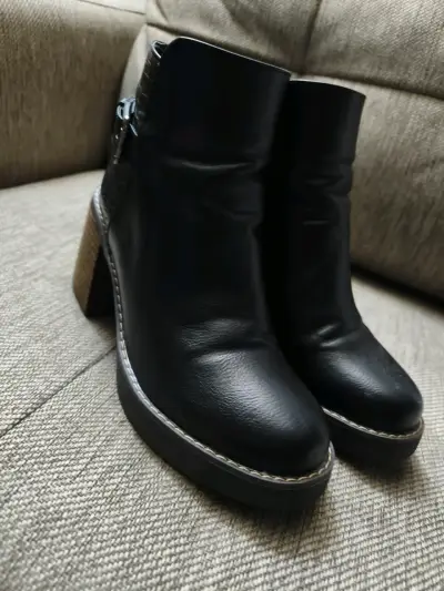 Botines negros poco uso - miniatura 1
