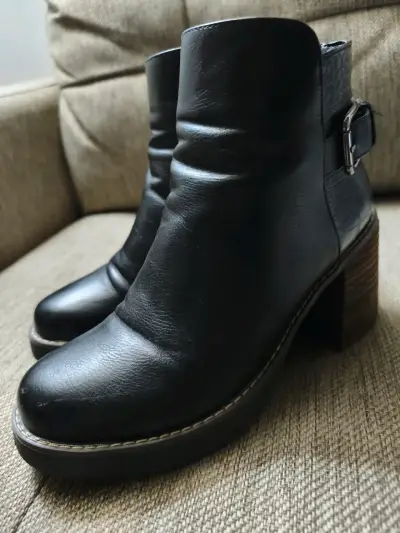 Botines negros poco uso - miniatura 2