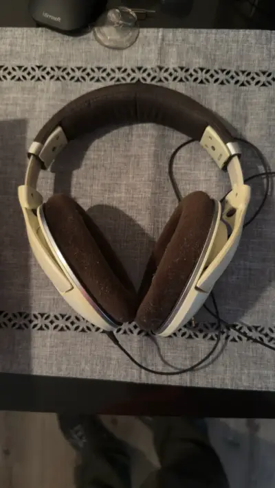 Audífonos beige con almohadillas - miniatura 4