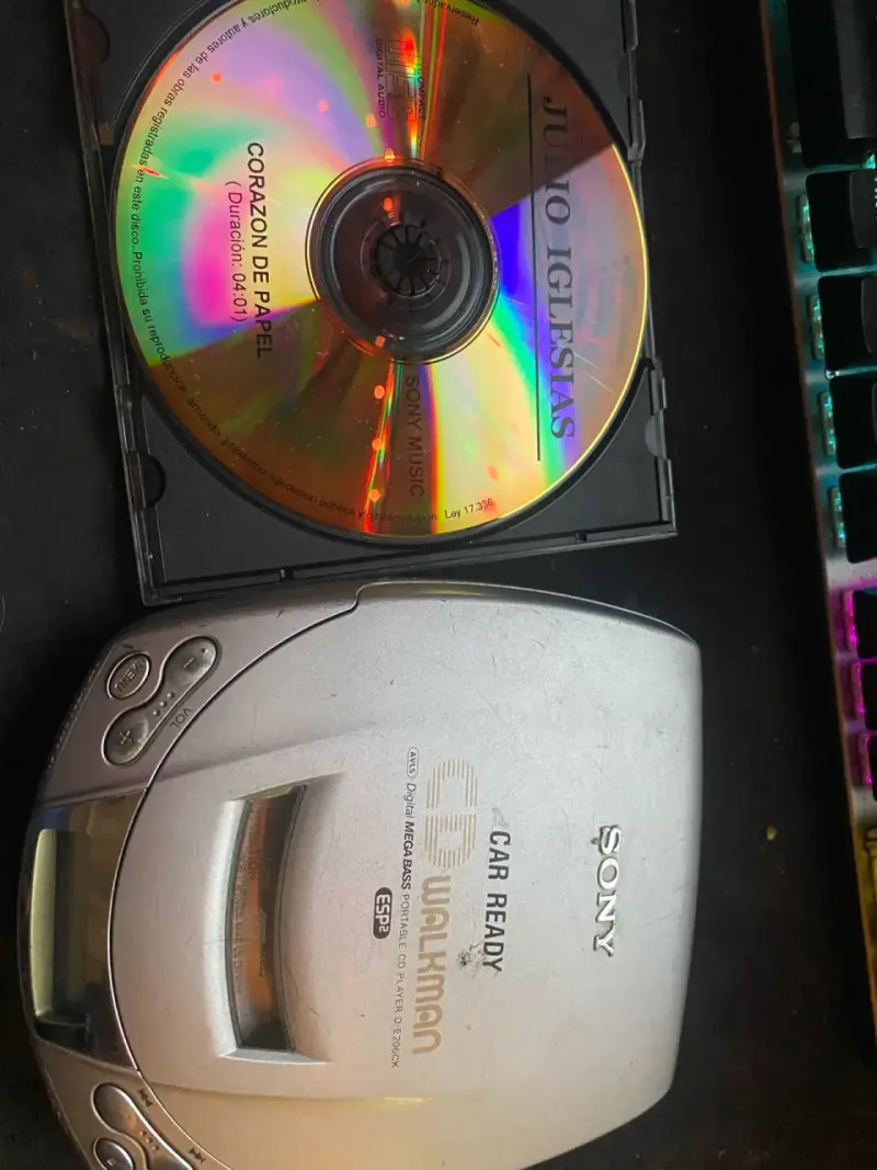 Discman Sony repuesto con CD Julio Iglesias - 1