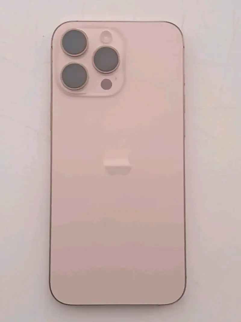 Smartphone blanco con triple cámara - 4