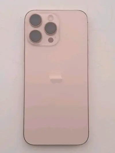 Smartphone blanco con triple cámara - miniatura 4