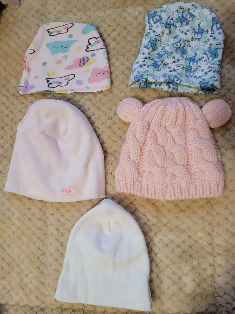 Conjunto de gorros infantiles - 1