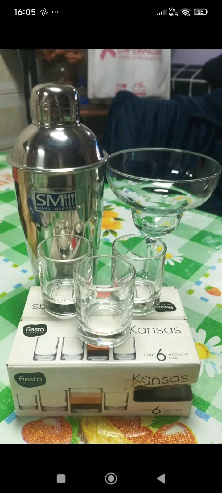 Set coctelera y vasos de vidrio