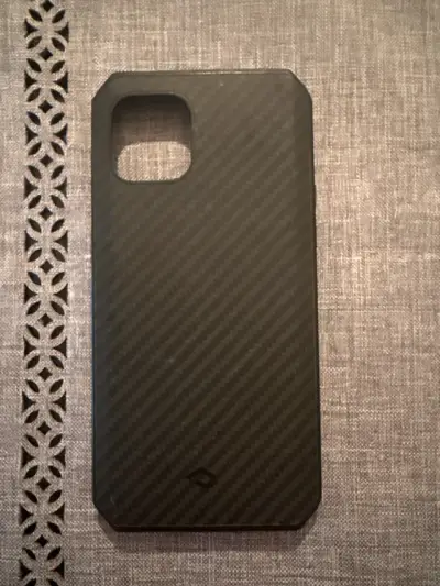 Carcasa negra para celular - miniatura 1