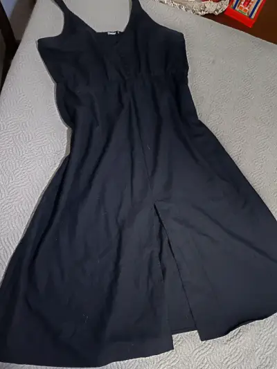 Vestido negro sin mangas - miniatura 1