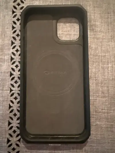 Carcasa negra para celular - miniatura 2