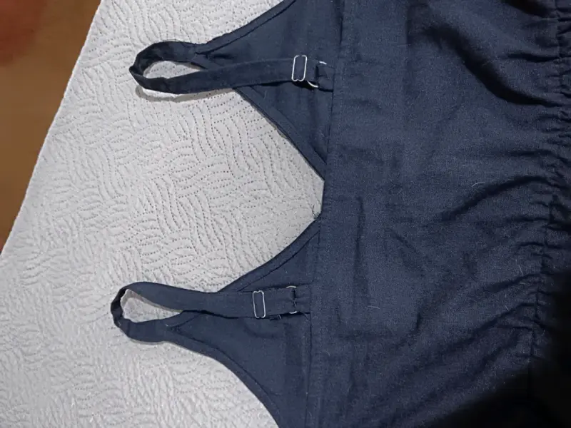 Vestido negro sin mangas - 4