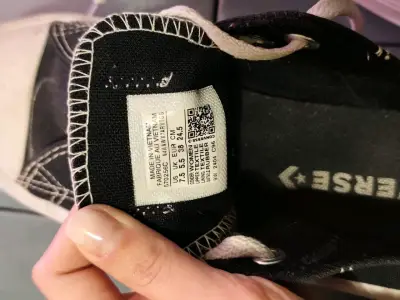 Zapatillas negras converse - miniatura 4