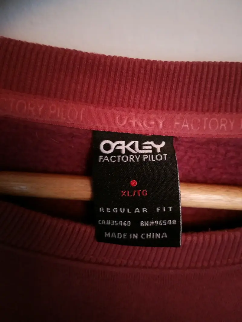 Polerón OAKLEY color burdeo claro - 2
