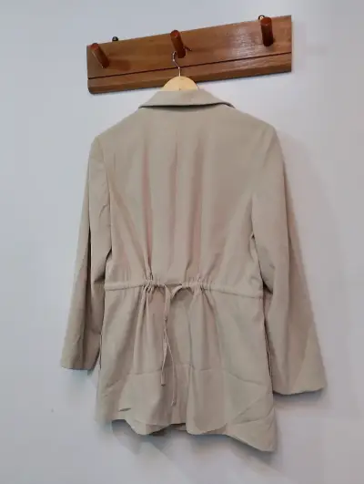 Abrigo beige ZARA con forro interior - miniatura 2