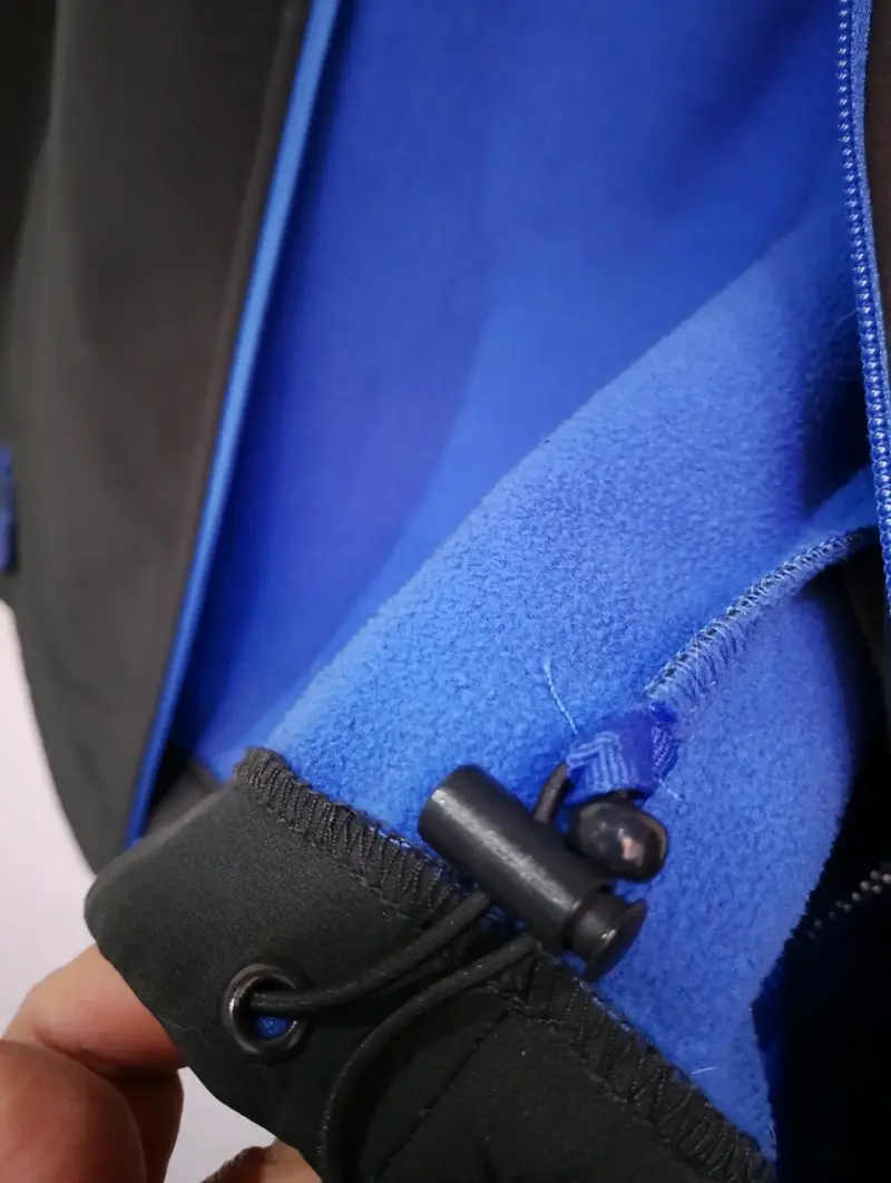 Chaqueta softshell azul y negra - 3