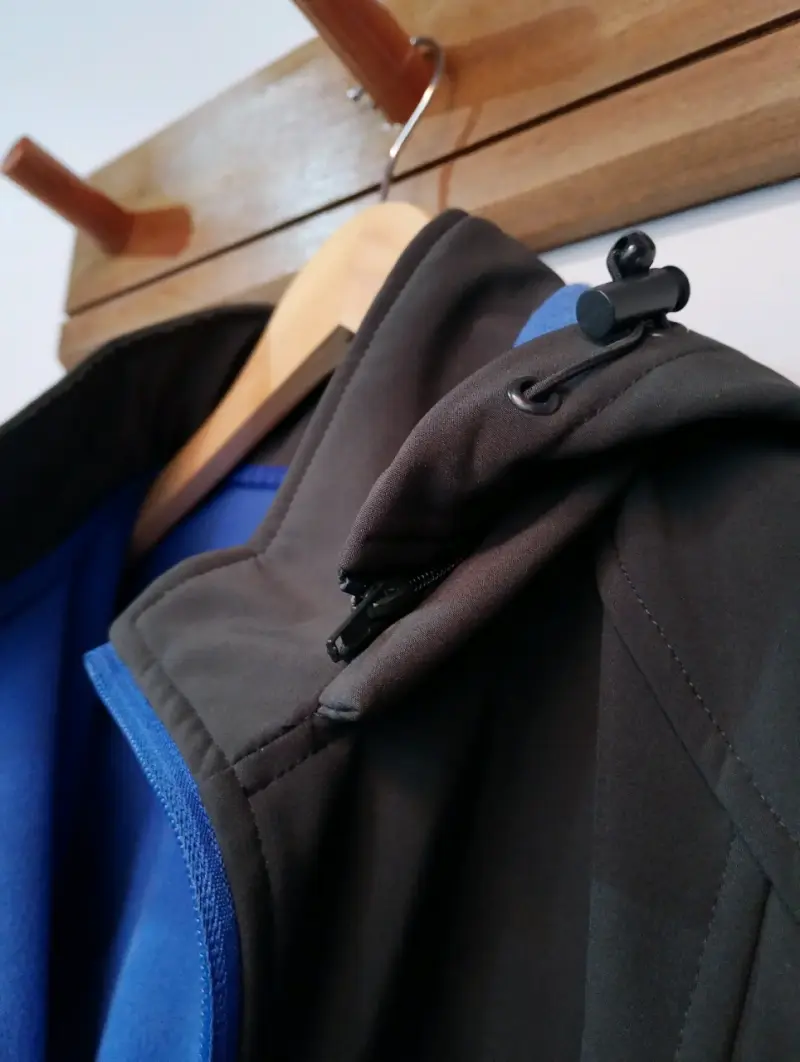 Chaqueta softshell azul y negra - 5