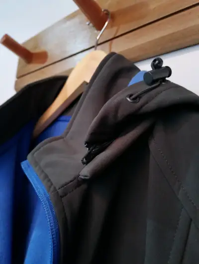 Chaqueta softshell azul y negra - miniatura 5