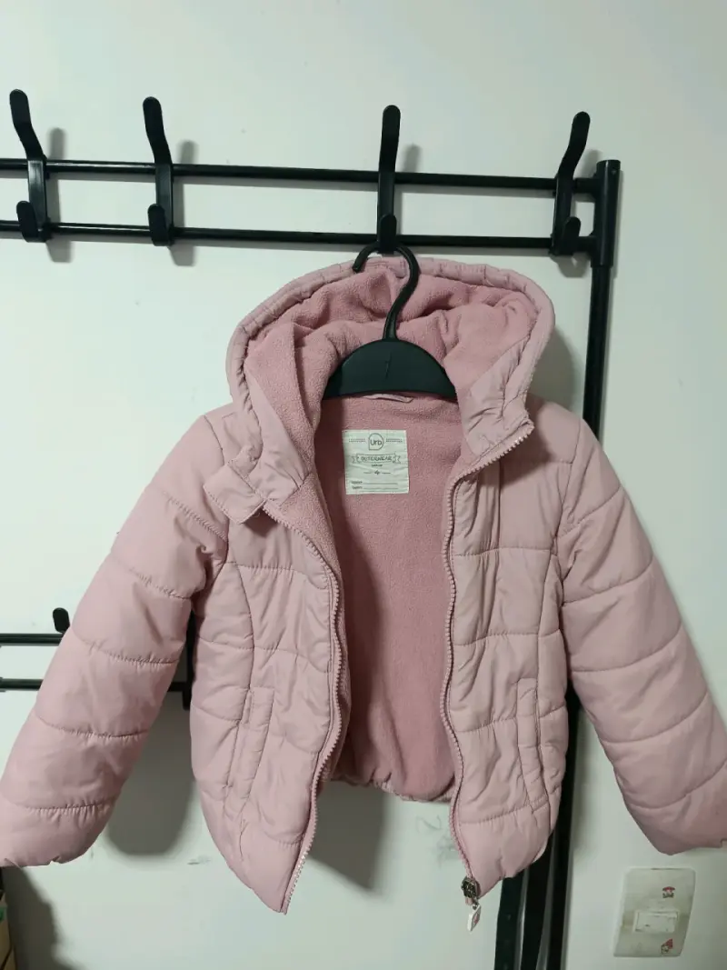 Chaqueta rosada infantil con capucha - 1