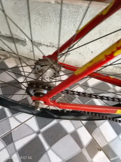 Bicicleta de Montaña Roja - miniatura 1