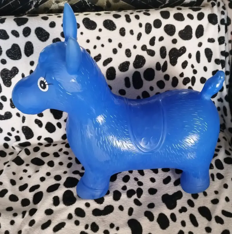 Caballito inflable azul para niños