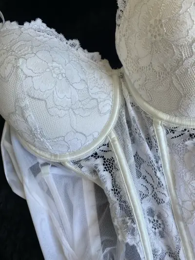Corset blanco de encaje floral - miniatura 4