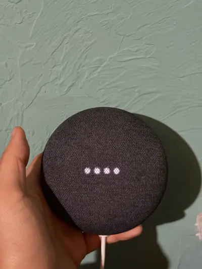 Altavoz inteligente Google Nest Mini - miniatura 1