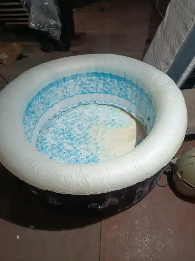 Jacuzzi inflable - miniatura 1