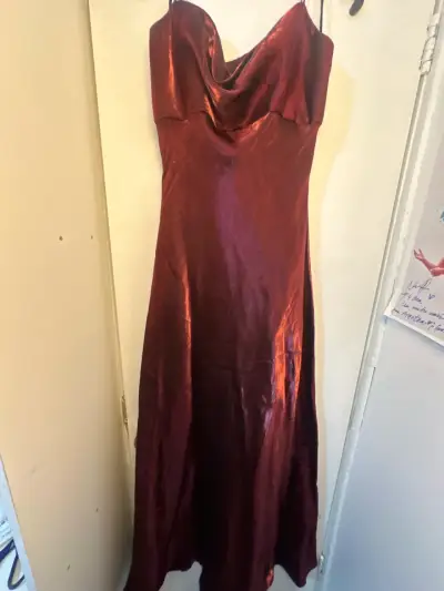 Vestido largo rojo brillante - miniatura 1