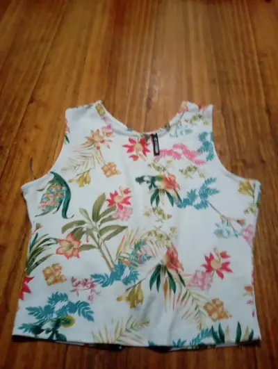 Blusa floral sin mangas - miniatura 1