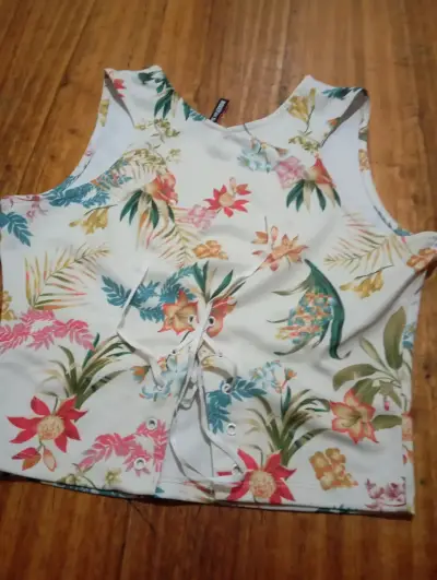 Blusa floral sin mangas - miniatura 2