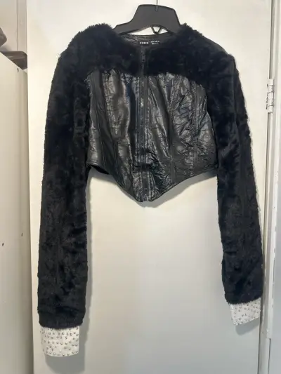 Chaqueta corta negro con pelaje - miniatura 1