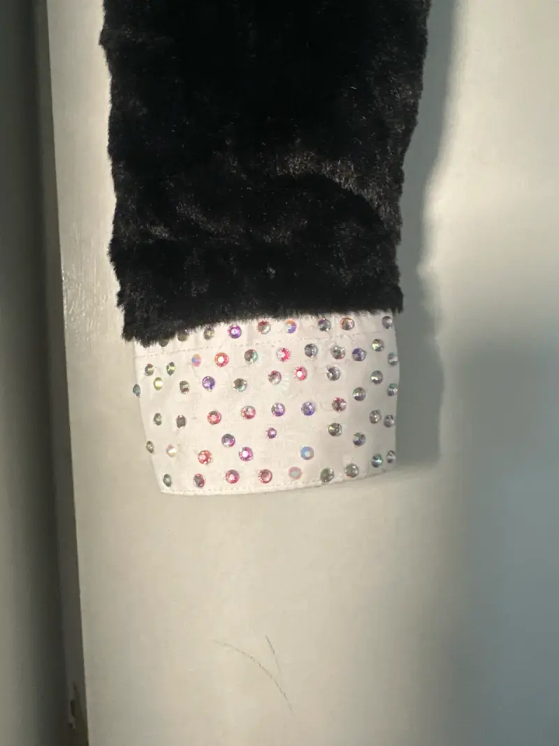 Chaqueta corta negro con pelaje - 2