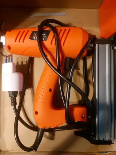 Pistola de clavos eléctrica naranja - miniatura 1