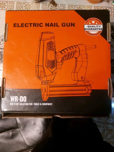 Pistola de clavos eléctrica naranja - miniatura 3