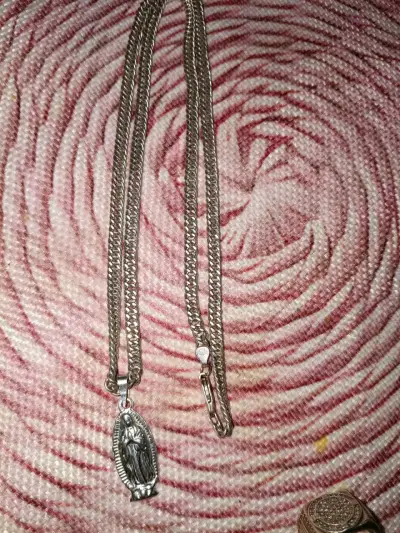 Collar con medalla religiosa - miniatura 1