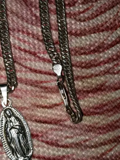 Collar con medalla religiosa - miniatura 2