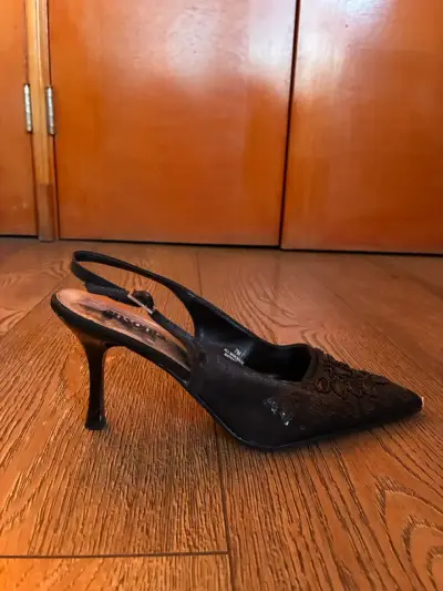 Zapato de taco alto negro - miniatura 1