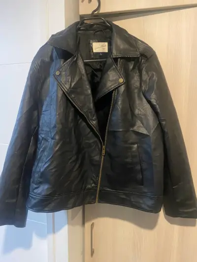 Chaqueta de cuero negra - miniatura 1