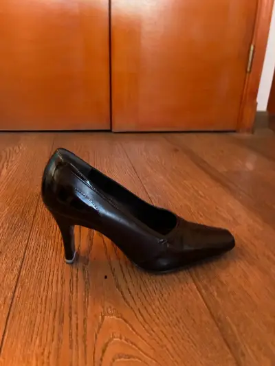 Zapato de taco alto negro - miniatura 1