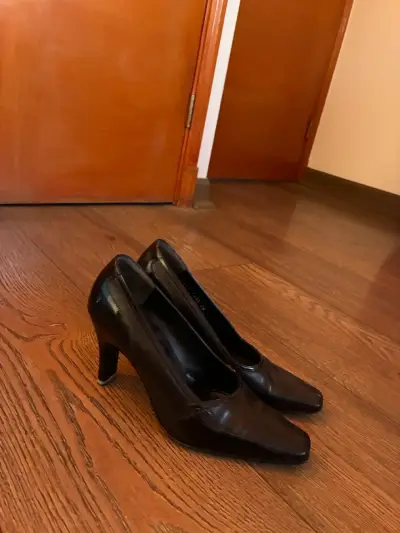 Zapato de taco alto negro - miniatura 2