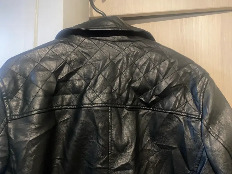 Chaqueta de cuero negra - 4