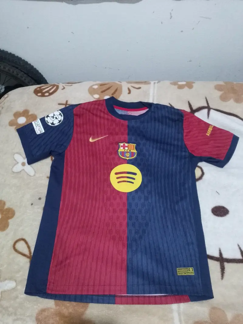 Camiseta Barcelona roja y azul con su número - 1
