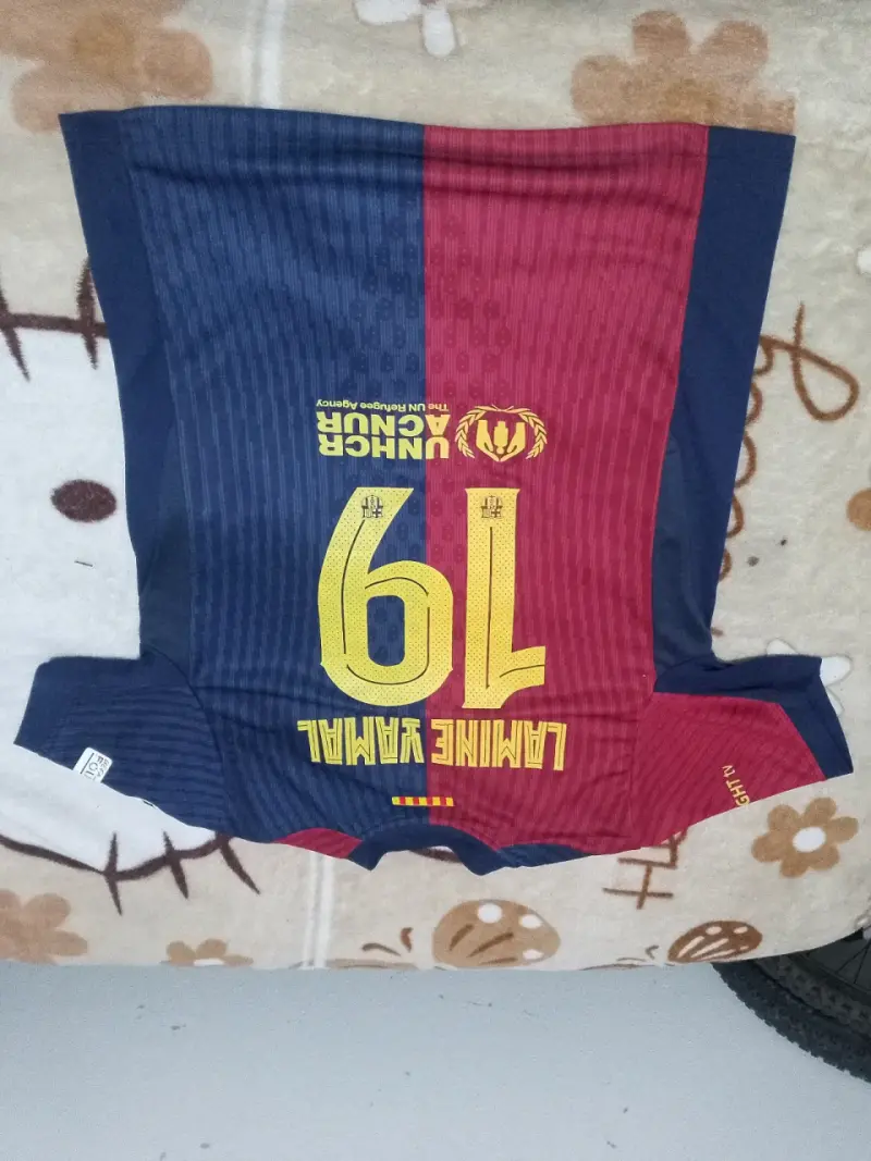 Camiseta Barcelona roja y azul con su número - 4